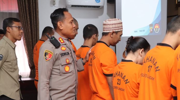 Momen Unik, Kapolres Ajak Mantan Tahanan Tanam Jagung Setelah Bebas