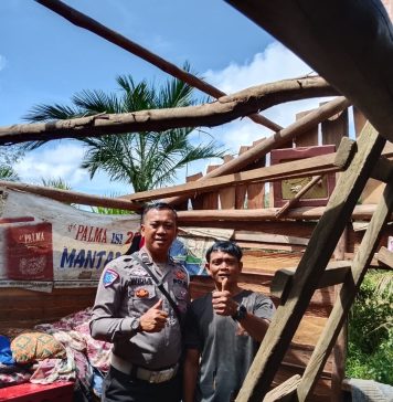 Atap Rumah Warga Ambruk Diterjang Angin Kencang