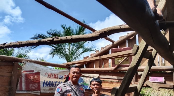 Atap Rumah Warga Ambruk Diterjang Angin Kencang