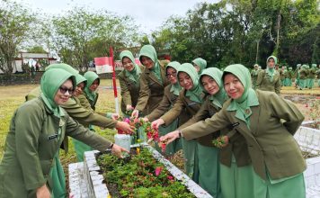 Persit KCK Cabang LVII Dim 1210/LDK Gelar Ziarah dan Tabur Bunga di Makam Juang Ngabang