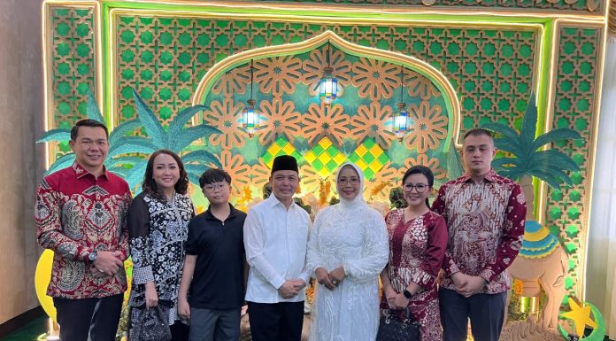 Lebaran Hari Pertama, Bupati Karolin Silahturahmi Kediaman Gubernur, Kapolda dan Pangdam