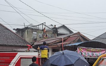 Rumah Dua Lantai di Martalaya Terbakar, Korban Alami Luka Bakar