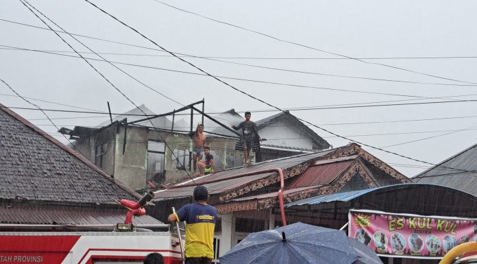 Rumah Dua Lantai di Martalaya Terbakar, Korban Alami Luka Bakar