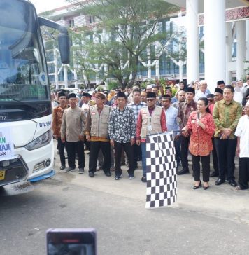Bupati Karolin Lepas Keberangkatan Jemaah Haji Kabupaten Landak ke Pontianak