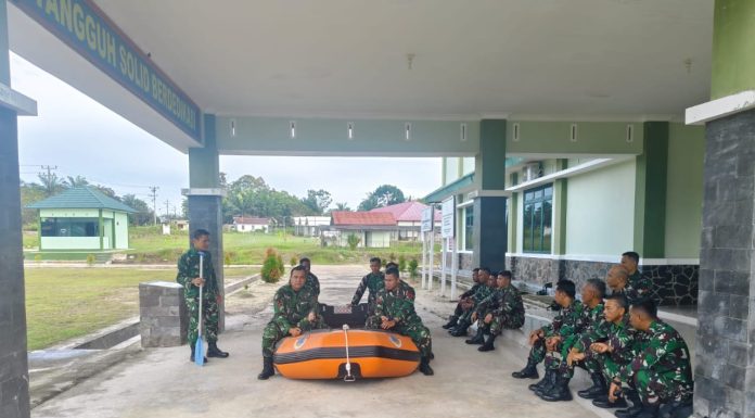 Gelar Latihan Drill Kering Anggota Kodim 1210/LDK Dibekali Cara Pengoperasian Perahu Karet