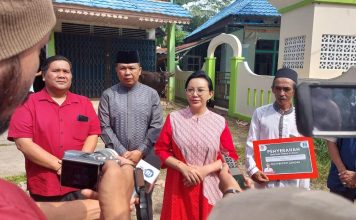 Bupati Karolin Serahkan Bantuan Hewan Kurban kepada Masjid Babul Hafadzah