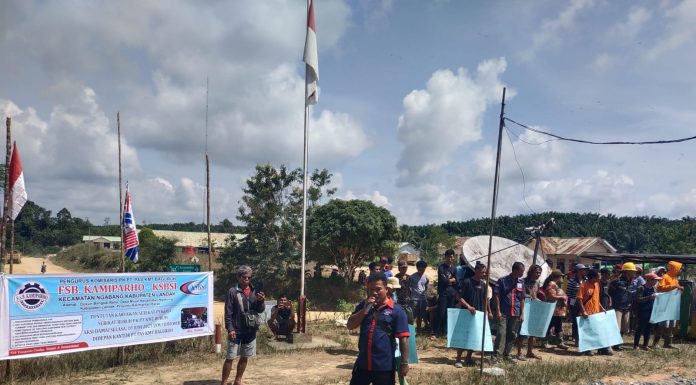 Puluhan Karyawan PK PT PAS KMT Bagaruh Gelar Aksi Damai Sampaikan Enam Tuntutan