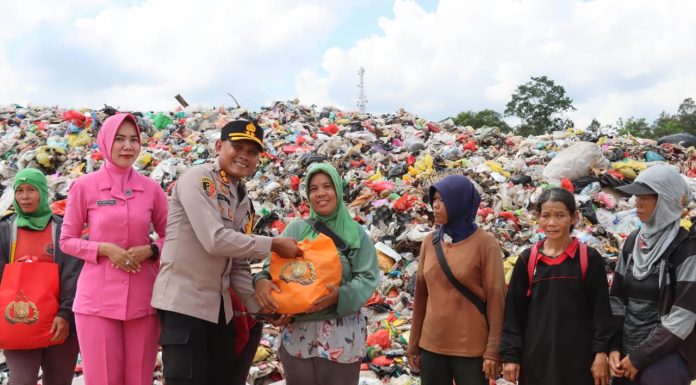Jelang HUT Bhayangkara Ke -79 Polres Landak Gelar Baksos Penyaluran Bantuan