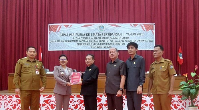 Bupati Karolin Sampaikan Laporan Realisasi Semester I APBD 2025 ke DPRD Landak