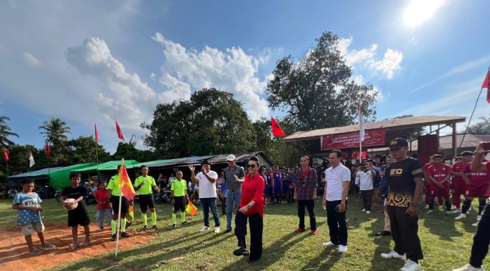 Bupati Karolin Buka Turnamen Pahuman Banteng Cup 2025