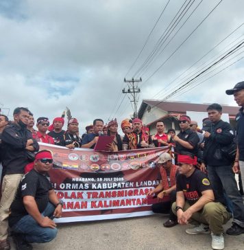Aliansi Ormas Landak Gelar Aksi Damai Tolak Program Transmigrasi di Kalimantan Barat