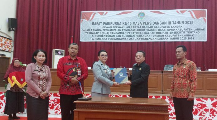 DPRD Landak Setujui Dua Raperda Strategis, Bupati Karolin Siap Lanjutkan ke Tahap Nasional
