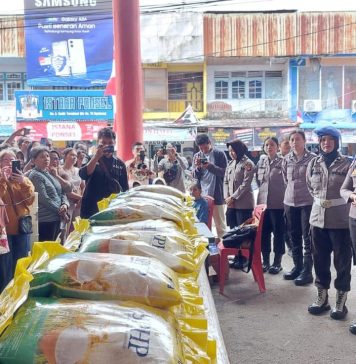 Polres Landak dan Bulog Gelar Gerakan Pangan Murah, Bupati Karolin Beri Apresiasi
