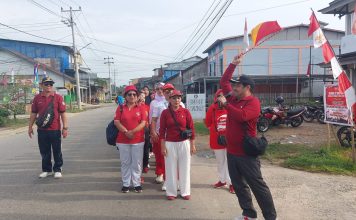 Desa Hilir Tengah Ngabang Gelar Jalan Sehat Meriahkan HUT RI Ke – 80