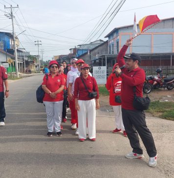 Desa Hilir Tengah Ngabang Gelar Jalan Sehat Meriahkan HUT RI Ke – 80