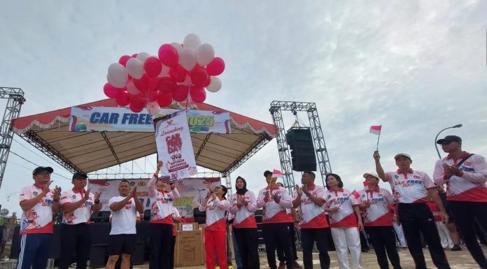 Ribuan Warga Landak Padati Stadion Patih Gumantar Meriahkan Launching CFD