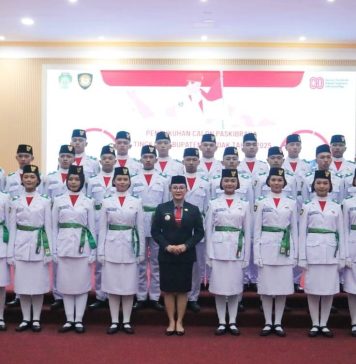 Bupati Karolin Kukuhkan Paskibraka Landak