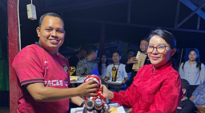 Bupati Landak Tutup Banteng Cup 2025, Apresiasi Antusiasme Warga Meski Diguyur Hujan