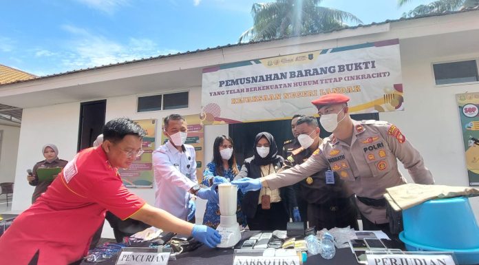 Kejari Landak Musnahkan Barang Bukti 54 Perkara, Narkotika Mendominasi