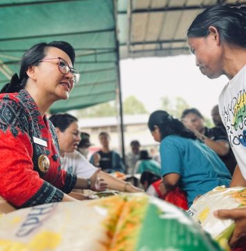 Bupati Karolin Laksanakan Gerakan Pangan Murah di Menjali dan Mempawah Hulu