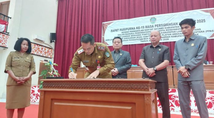 DPRD Landak dan Bupati Teken KUA-PPAS 2025, Fokus pada Infrastruktur hingga Kesehatan