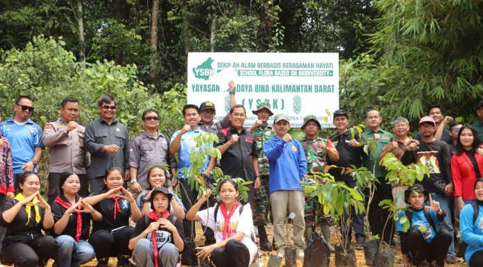 Kolaborasi IWO Landak Dengan Berbagai Pihak Tanam Ratusan Pohon di Sekolah Alam Dusun Leban