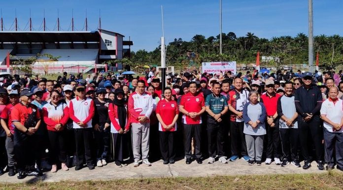 Bupati Karolin Buka Turnamen Voli Antar OPD Meriahkan HUT Ke – 26 Pemkab Landak