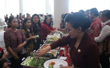 Makan Baranje’ Tradisi HUT Pemda Landak Dengan Makanan Lokal