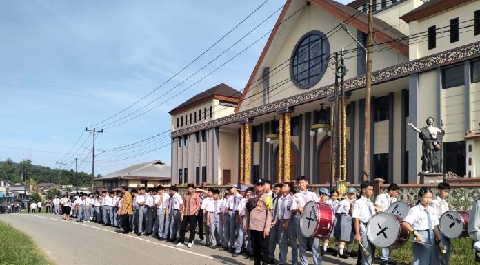 Semarak Sumpah Pemuda, Ratusan Pelajar di Sengah Temila Gelar Karnaval Budaya