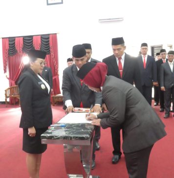 Bupati Karolin Lantik 61 Pejabat, Ada Kadis Hingga Kasi