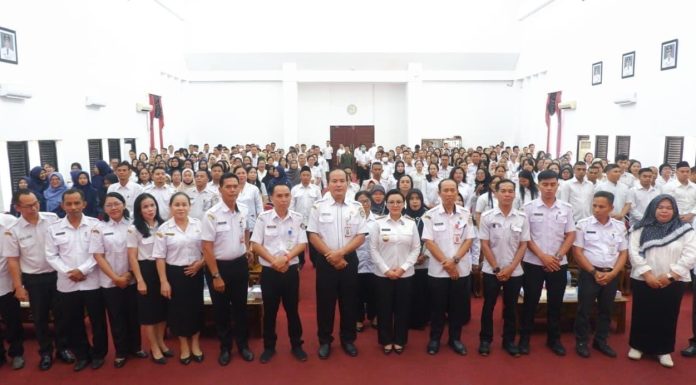 Bupati Landak Buka MGMP SMP Zona Kecamatan Ngabang