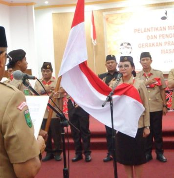 Karolin Margret Natasa Resmi Pimpin Mabicab Gerakan Pramuka Landak