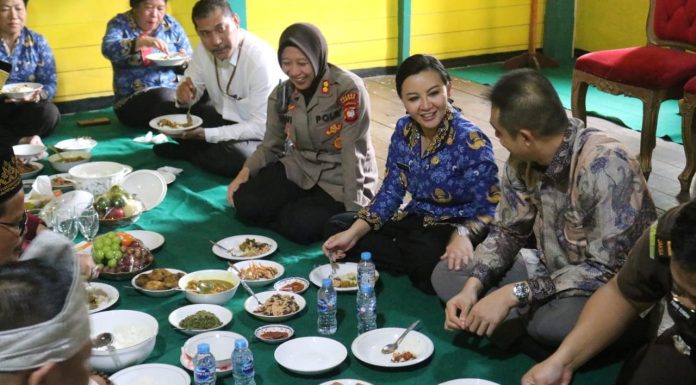 Festival Tumpang Negeri ke-25, Bupati Karolin Ajak Warga Landak Lestarikan Tradisi dan Pererat Kebersamaan