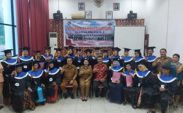 Bupati Karolin Wisuda 22 Lansia: Bukti Usia Bukan Penghalang untuk Terus Belajar