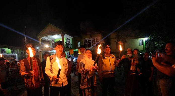 Karolin Lepas Ratusan Warga Ikuti Pawai Obor Ramadan