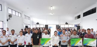 Langkah Nyata Pemkab Landak, Bupati Karolin Beri Jaminan Sosial bagi Pekerja Transportasi