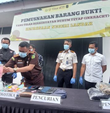 Kejari Landak Musnahkan Barang Bukti 27 Perkara Inkracht, Tegaskan Komitmen Penegakan Hukum