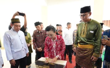 Resmikan Rumah Adat Melayu, Karolin Tekankan Persatuan dan Peran Nyata MABM di Landak