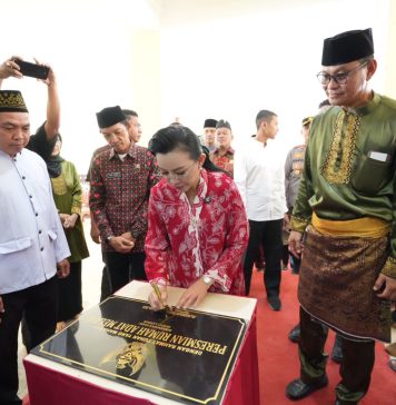 Resmikan Rumah Adat Melayu, Karolin Tekankan Persatuan dan Peran Nyata MABM di Landak