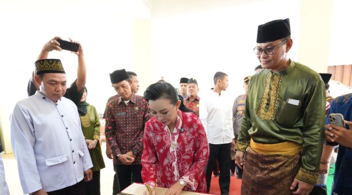 Resmikan Rumah Adat Melayu, Karolin Tekankan Persatuan dan Peran Nyata MABM di Landak