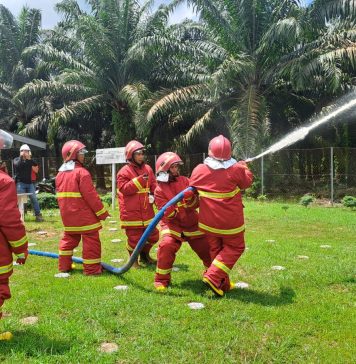 Antisipasi El Niño, Polsek Ngabang Gelar Sosialisasi dan Simulasi Karhutla di PT IPM