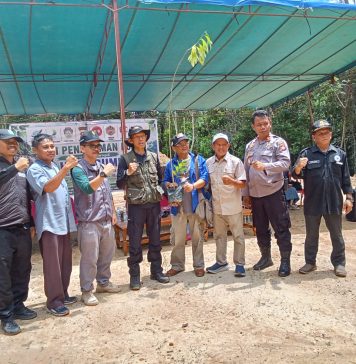 Tanam Harapan di Riam Sentegung, Kolaborasi Lintas Sektor Gaungkan Semangat Hari Bumi
