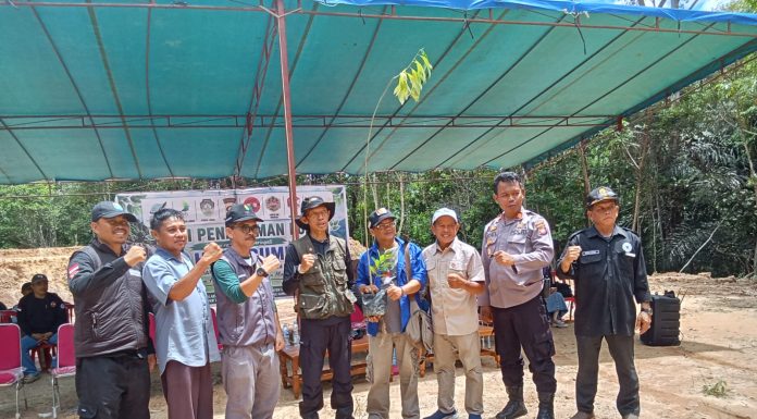 Tanam Harapan di Riam Sentegung, Kolaborasi Lintas Sektor Gaungkan Semangat Hari Bumi