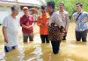 Banjir Rendam Permukiman di Jelimpo, Wakil Bupati Landak Turun Tangan Pantau Kondisi Warga