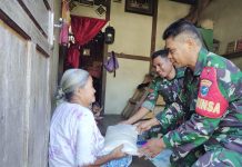 Babinsa Koramil Air Besar Salurkan Bantuan Beras untuk Warga Serimbu