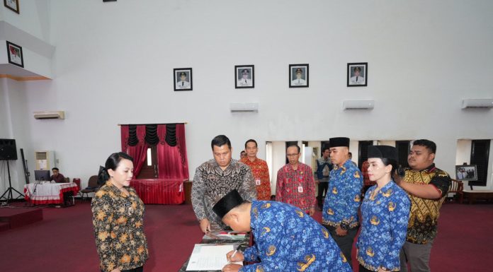 Sejumlah Kepala Sekolah di Landak Resmi Dilantik, Pemkab Titipkan Sejumlah Agenda Peningkatan Pendidikan
