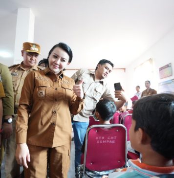Karolin Soroti Stunting di Sompak, Ajak Orangtua Hentikan Kebiasaan Jajan Sembarangan pada Anak