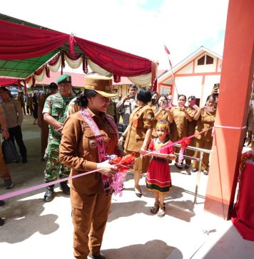 Soroti IPM Landak, Bupati Karolin Tuntut Guru Melek Teknologi dan Jaga Kebersihan Sekolah
