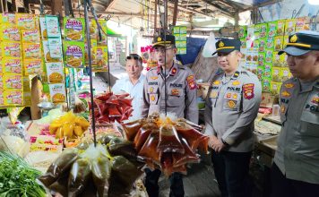 Polres Landak dan Diskumdag Sidak Pasar, Pastikan Stok Bapokting, BBM, dan LPG Tetap Aman