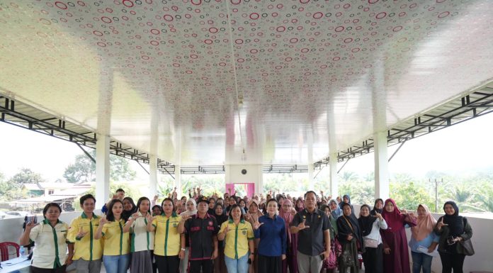 Edukasi Keuangan Keluarga, Bupati Landak Ingatkan Emak-emak Waspada Pinjol Ilegal dan Investasi Bodong